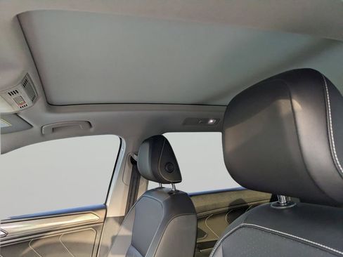 Certified 2022 Volkswagen Tiguan SE w/ Panoramic Sunroof Package image 20