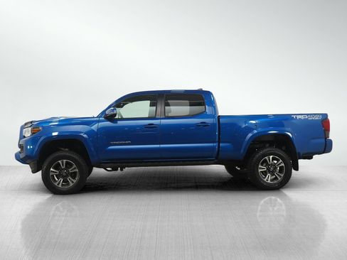 Used 2018 Toyota Tacoma TRD Sport image 2