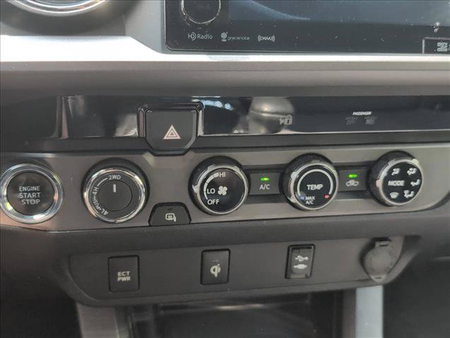 Used 2016 Toyota Tacoma TRD Sport w/ Towing Package AWD/4WD image 16