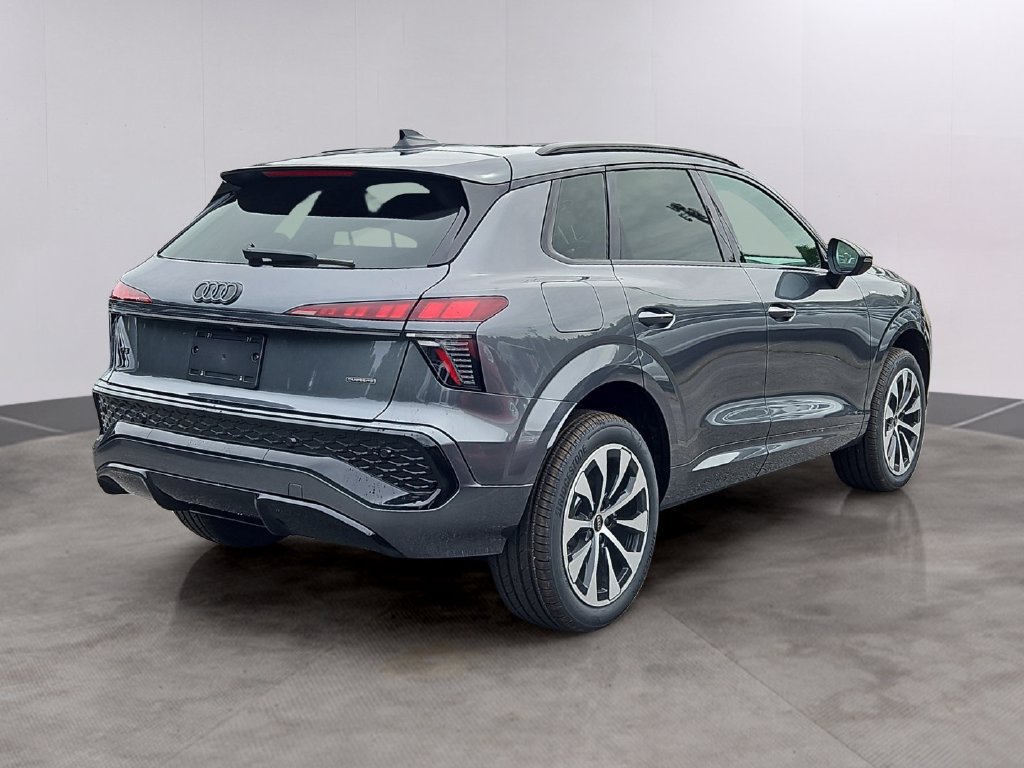 New 2026 Audi Q3 quattro 2.0T AWD/4WD image 3