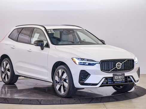 Certified 2025 Volvo XC60 T8 Plus w/ Protection Package Premier image 5