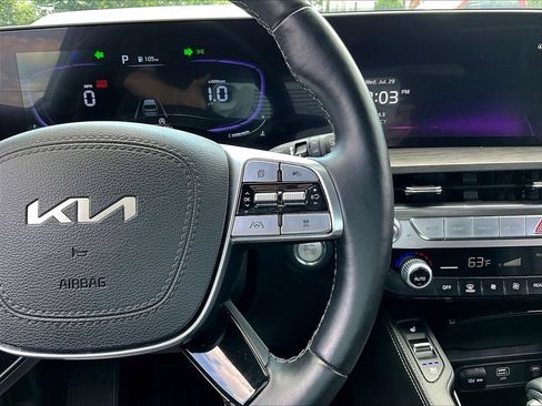 Used 2025 Kia Telluride AWD image 12