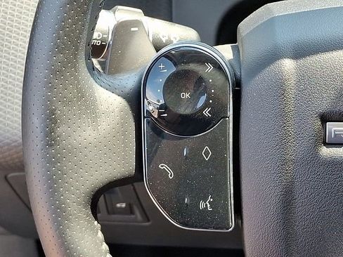 Used 2018 Land Rover Range Rover Velar S image 28