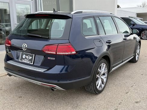 Used 2019 Volkswagen Golf Alltrack SE image 3