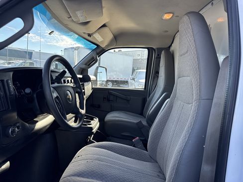 Used 2018 Chevrolet Express 3500 Extended w/ Driver Convenience Package image 15