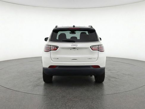 Used 2025 Jeep Compass Limited image 7