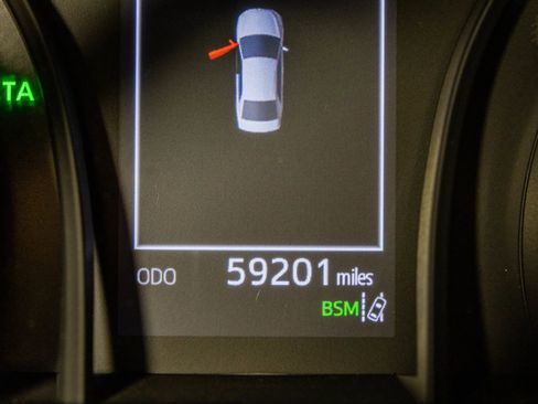 Used 2022 Toyota Camry SE w/ Cold Weather Package FWD image 34