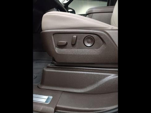 Used 2024 Chevrolet Tahoe Z71 w/ Luxury Package image 24