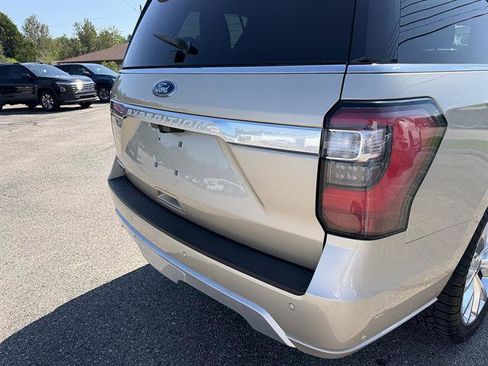 Used 2018 Ford Expedition Platinum AWD/4WD image 25