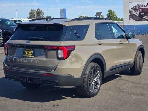 New 2026 Ford Explorer ST-Line w/ ST-Line Street Pack AWD/4WD image 4