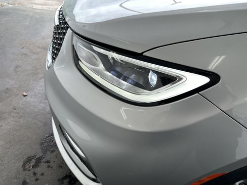 Used 2026 Chrysler Pacifica Limited FWD image 5