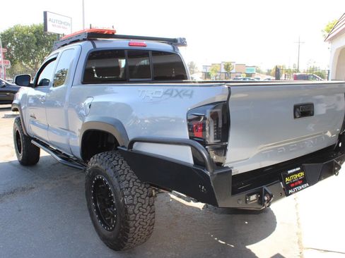 Used 2018 Toyota Tacoma TRD Off-Road w/ Technology Package AWD/4WD image 37