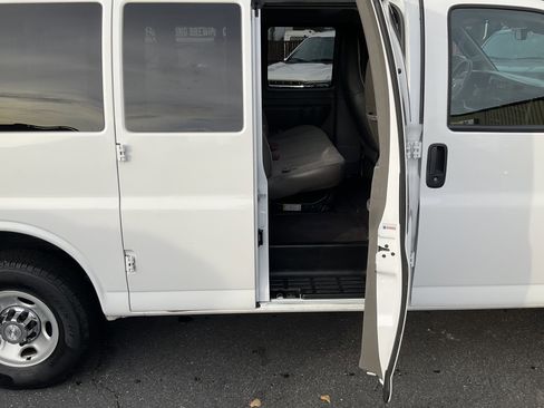Used 2019 Chevrolet Express 2500 LT w/ LT Preferred Equipment Group image 29