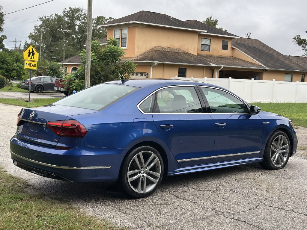 Used 2017 Volkswagen Passat 1.8T R-Line w/ R-Line Lighting Package FWD image 15