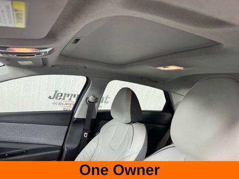 Used 2025 Hyundai Elantra Limited image 3