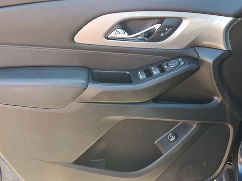 Used 2023 Chevrolet Traverse LT image 23