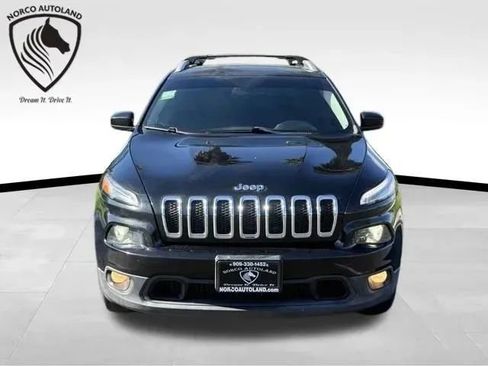 Used 2017 Jeep Cherokee Latitude AWD/4WD image 2