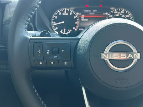 Used 2025 Nissan Pathfinder SV w/ SV Premium Package FWD image 28