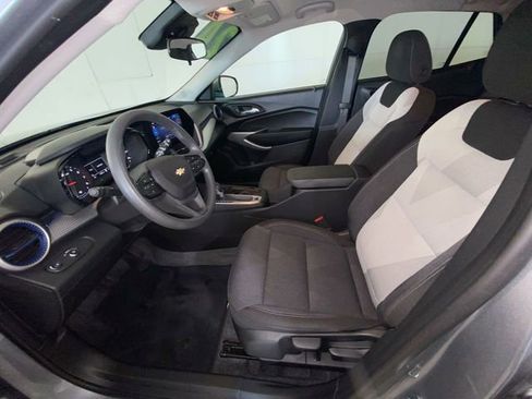 Used 2024 Chevrolet Trax LS w/ LS Convenience Package FWD image 24