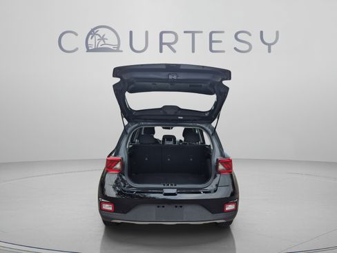 Used 2023 Hyundai Venue SEL w/ Cargo Package FWD image 11