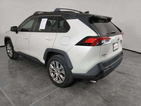 Used 2021 Toyota RAV4 XLE Premium FWD image 5