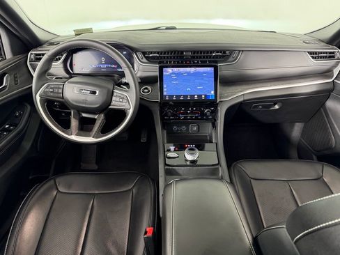 Used 2024 Jeep Grand Cherokee Limited w/ Luxury Tech Group II image 13