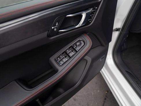 New 2026 Porsche Macan GTS image 26