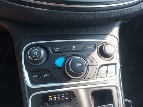 Used 2016 Chrysler 200 Limited FWD image 17