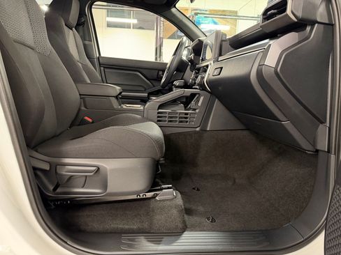 Used 2025 Toyota 4Runner SR5 AWD/4WD image 27