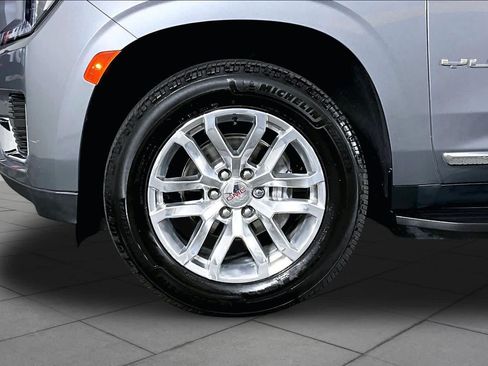 Used 2022 GMC Yukon XL SLT w/ SLT Premium Package AWD/4WD image 10