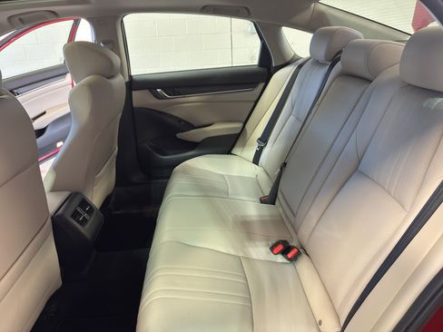 Used 2018 Honda Accord Touring image 29