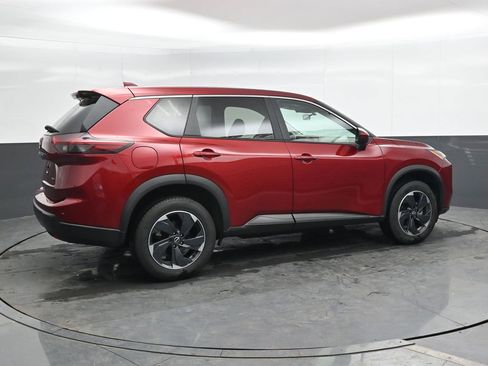 Used 2025 Nissan Rogue SV AWD/4WD image 4