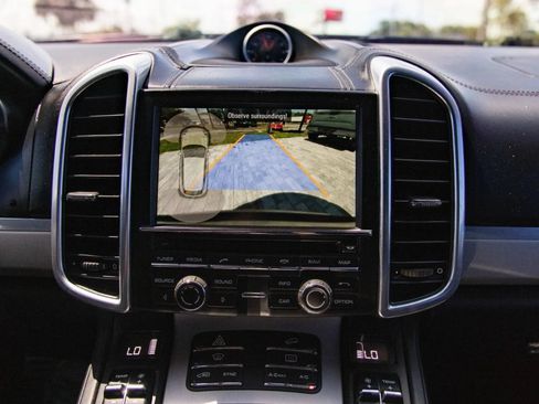 Used 2015 Porsche Cayenne Turbo AWD/4WD image 40