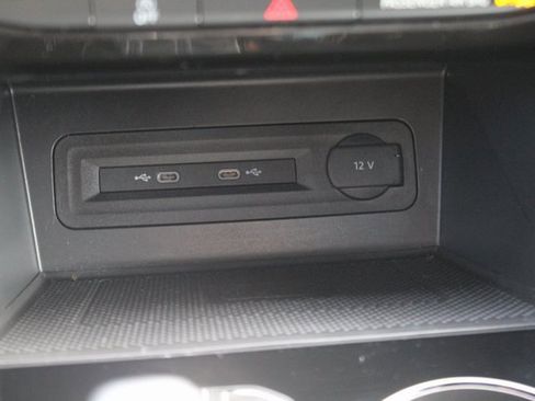 Used 2022 Volkswagen Atlas Cross Sport SEL image 9