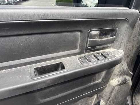 Used 2024 RAM 2500 Tradesman w/ Chrome Appearance Group AWD/4WD image 9