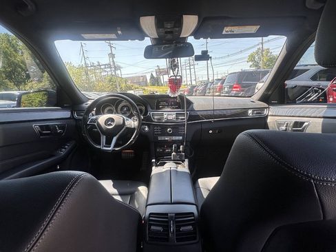 Used 2016 Mercedes-Benz E 350 4MATIC Sedan w/ Premium Package image 18