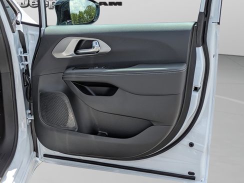 New 2026 Chrysler Voyager LX image 50