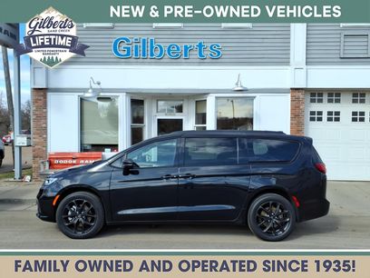 Used 2023 Chrysler Pacifica Touring-L w/ S Appearance Package