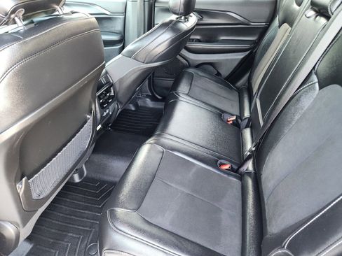 Used 2024 Jeep Grand Cherokee Altitude image 33