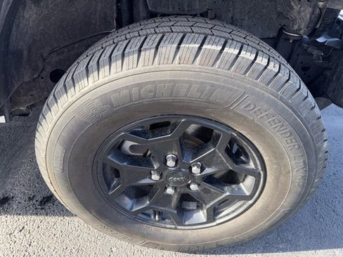 Used 2021 Jeep Gladiator Willys image 26