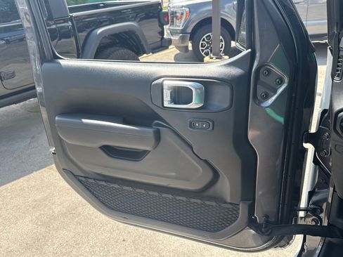 Used 2025 Jeep Wrangler Unlimited Sport AWD/4WD image 16
