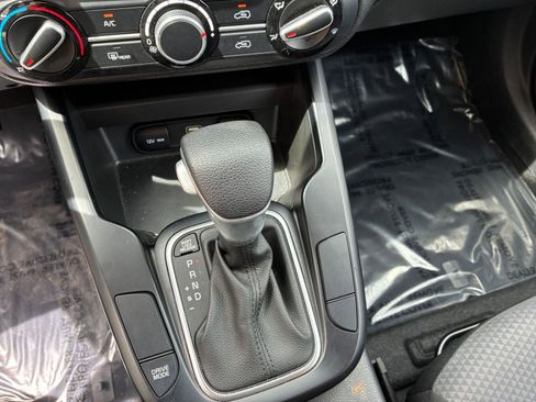 Used 2025 Kia Soul LX w/ LX Technology Package FWD image 36