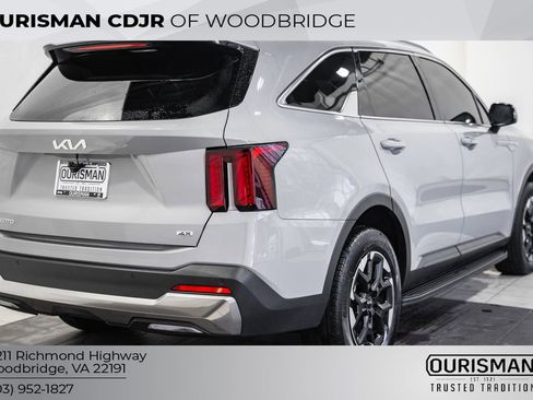 Used 2025 Kia Sorento S w/ Panoramic Sunroof Package image 5