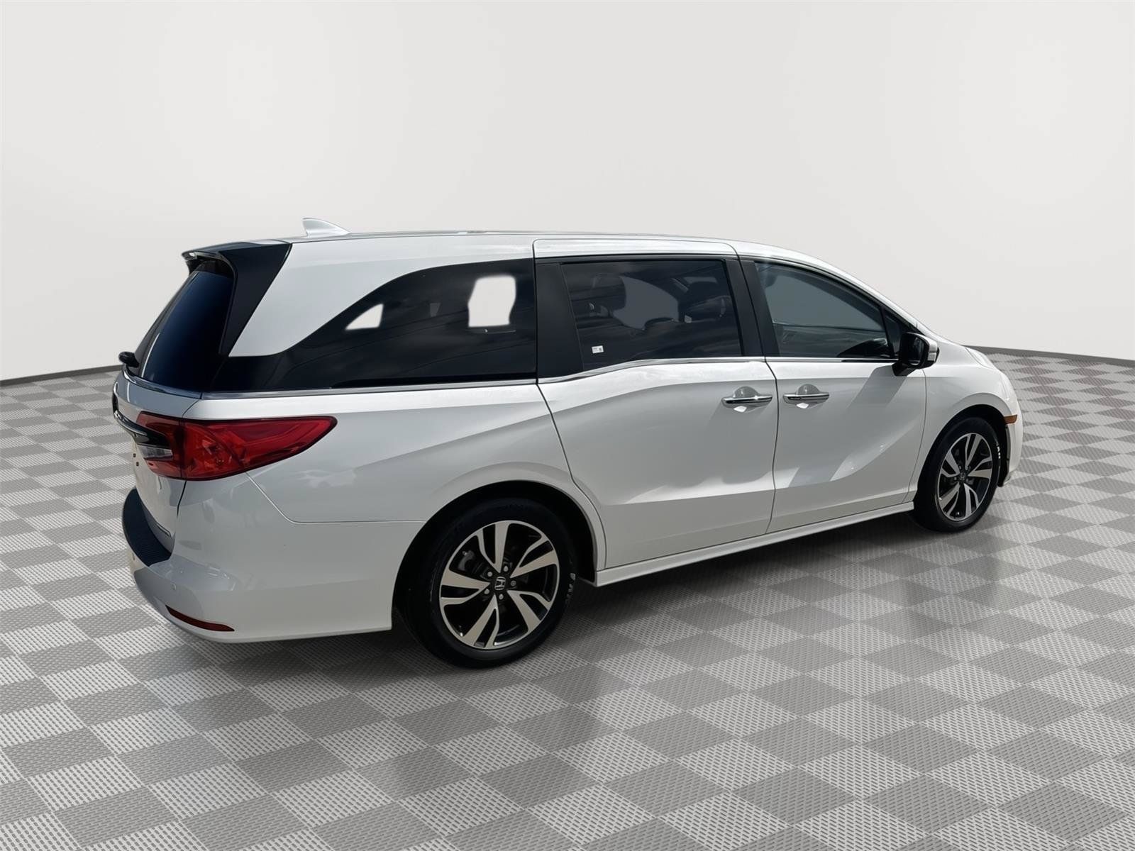 Used 2024 Honda Odyssey Touring image 5