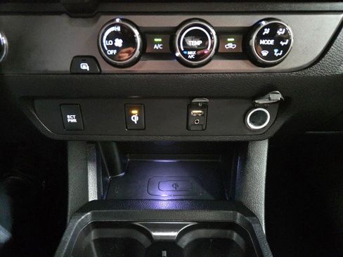 Used 2016 Toyota Tacoma TRD Sport image 55