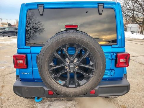 Used 2022 Jeep Wrangler Unlimited Sahara w/ Cold Weather Group AWD/4WD image 6