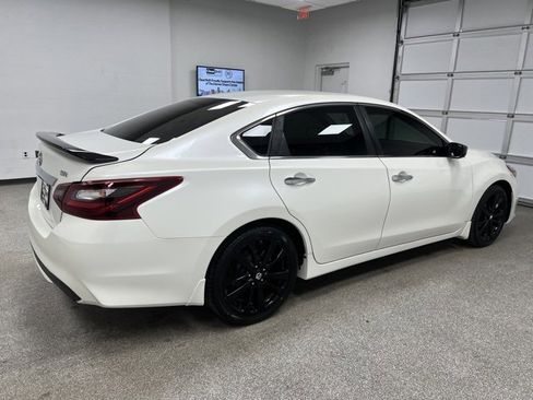 Used 2017 Nissan Altima 2.5 SR w/ Midnight Edition Package image 10