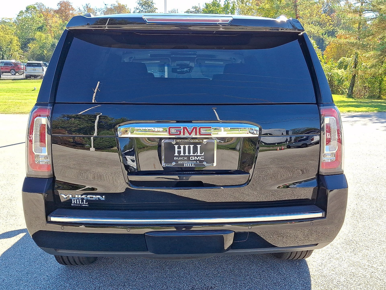 Used 2018 GMC Yukon Denali w/ Open Road Package AWD/4WD image 23
