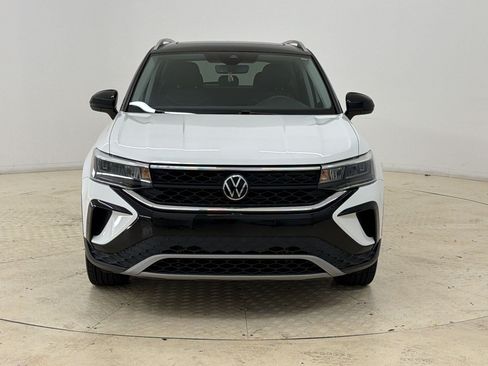 Used 2023 Volkswagen Taos SE FWD image 6