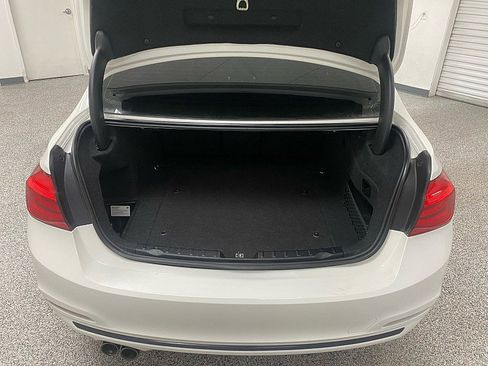 Used 2018 BMW 330e image 13